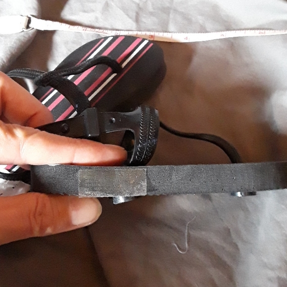 Toddler flip flops with adjustable strap/New w/tag - Picture 5 of 8